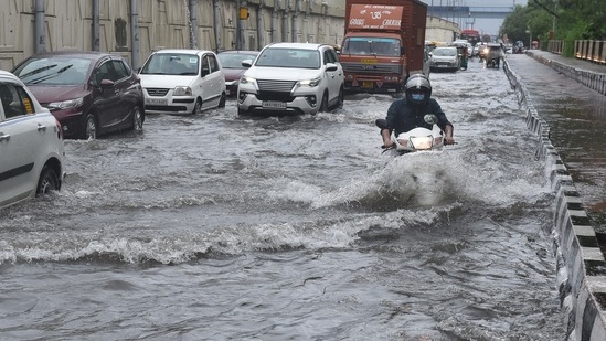Rain Alert: दिल्ली-NCR, यूपी, बिहार और झारखंड में भारी बारिश का रेड अलर्ट