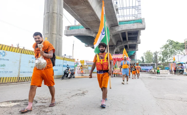 Sawan Somwar 2025: हरिद्वार से दिल्ली तक कांवड़ यात्रा का रूट, अलर्ट जारी