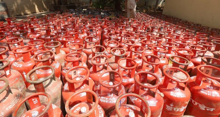 ₹30,000 करोड़ की मंजूरी से LPG सिलेंडर की कीमतों पर नियंत्रण का दांव