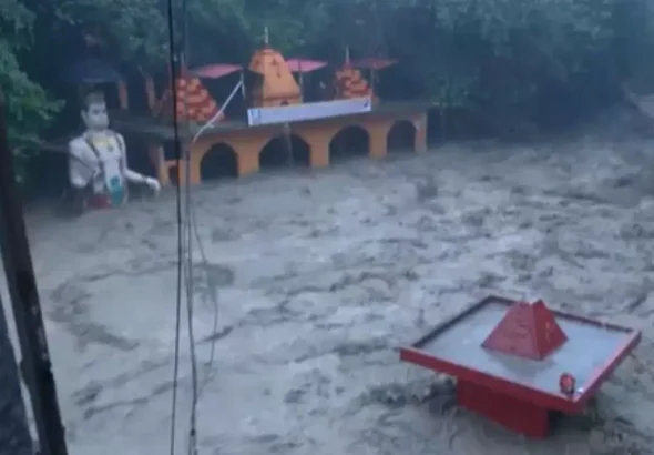 Dehradun Cloudburst: सहस्त्रधारा में तबाही, नंदा की चौकी पुल बहा और रेस्क्यू ऑपरेशन जारी